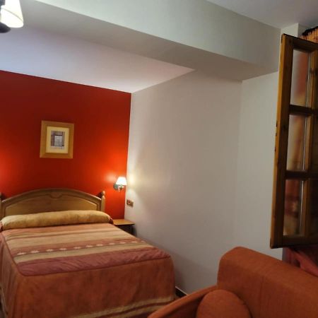Apartamentos Casa Espanol Broto Eksteriør bilde